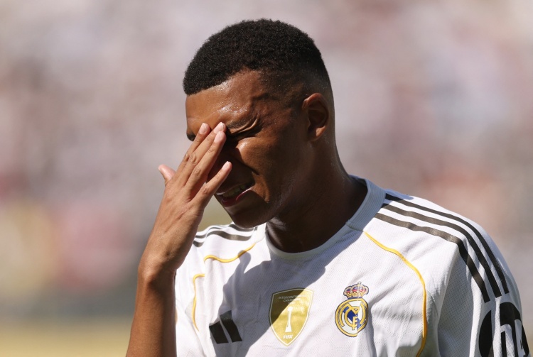 爱游戏平台-国王杯早早出局！姆巴佩来皇马后拿2冠丢7冠，本赛季还剩2冠可争